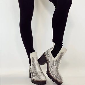 NIB Snake Boots size 9.5